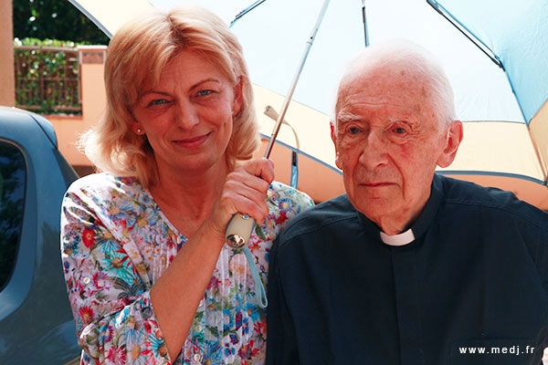 Le Père Laurentin avec la voyante Mirjana